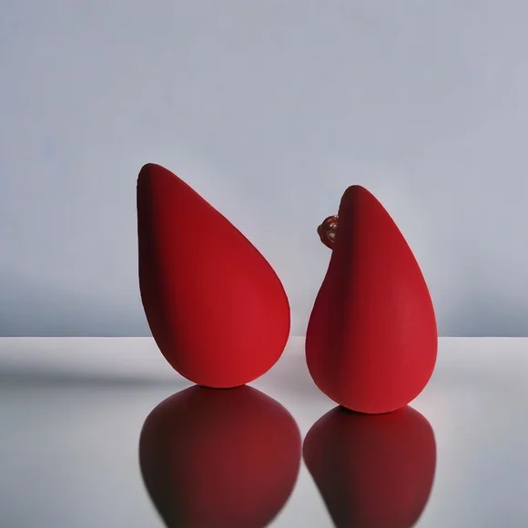 Modern minimalist teardrop stud earrings - Picture 1 of 2